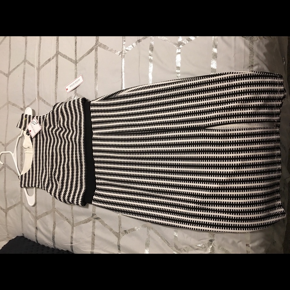 NWT BISOU BISOU SLEEVELESS DRESS